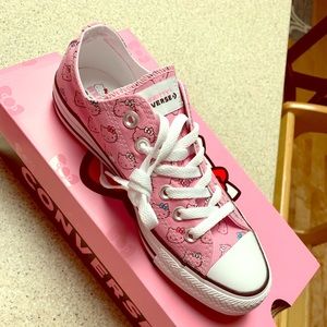 🔥Women’s converse Hello kitty
